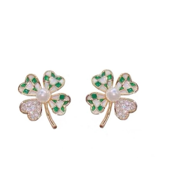 ‼️3/$30 Four Leaf Clover Stud Earrings With Green Enamel Leaves And Pearl Center - Picture 2 of 7
